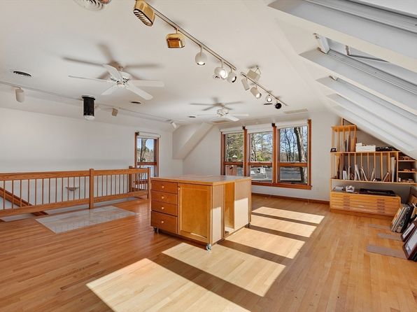 101 Horizon Island Rd, Lunenburg, MA 01462