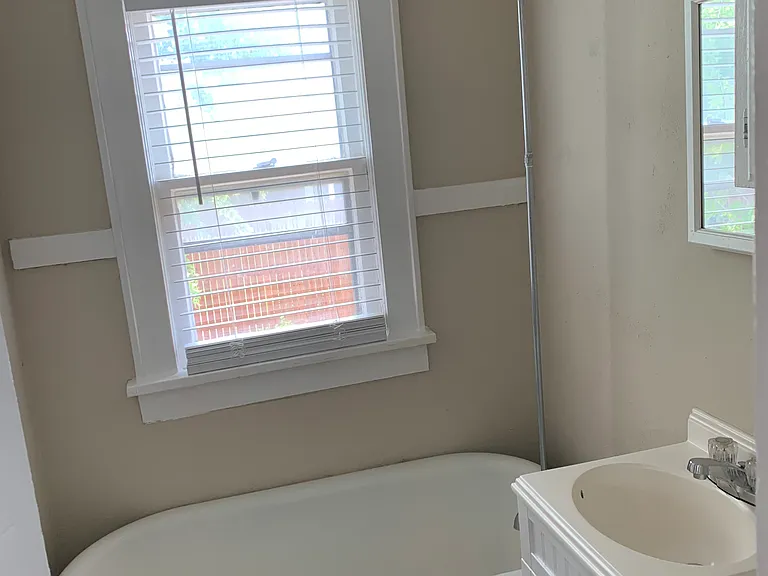 2521 1/2 N Robinson Ave #1 — Photo 9