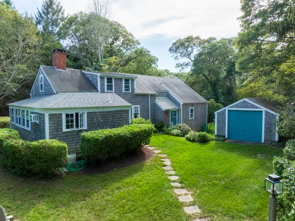 487 Lamberts Cove Rd, West Tisbury, MA 02575