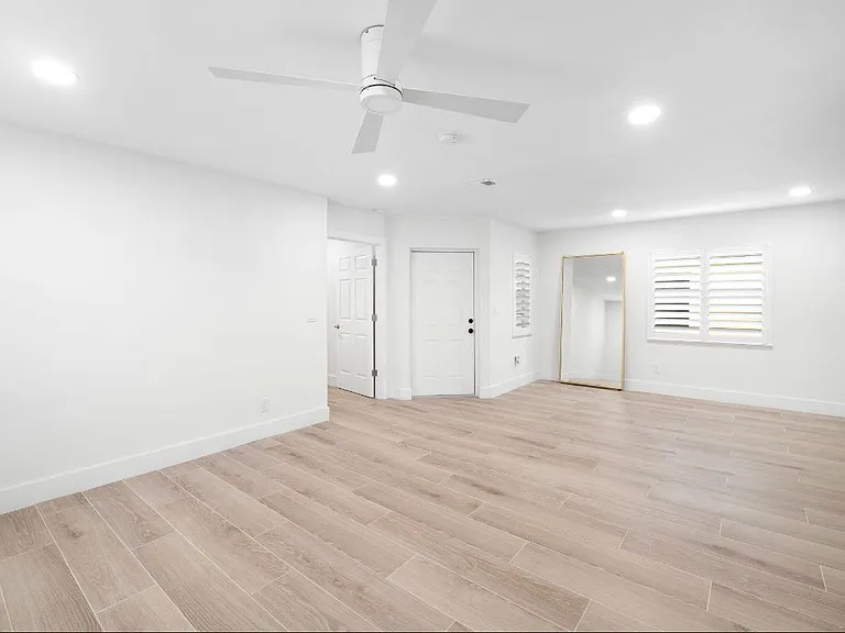 Living/dining area