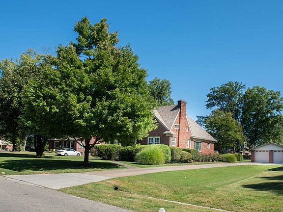 3rd image of 3909 Glen Oak Dr