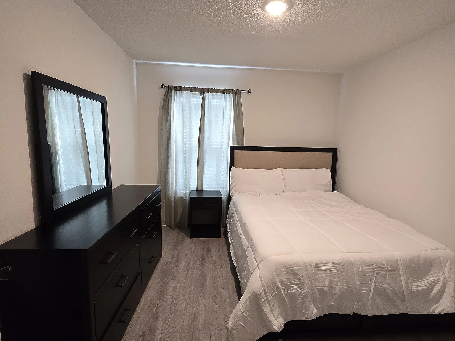 4 bed, 1650 sqft, $800 — Photo 1
