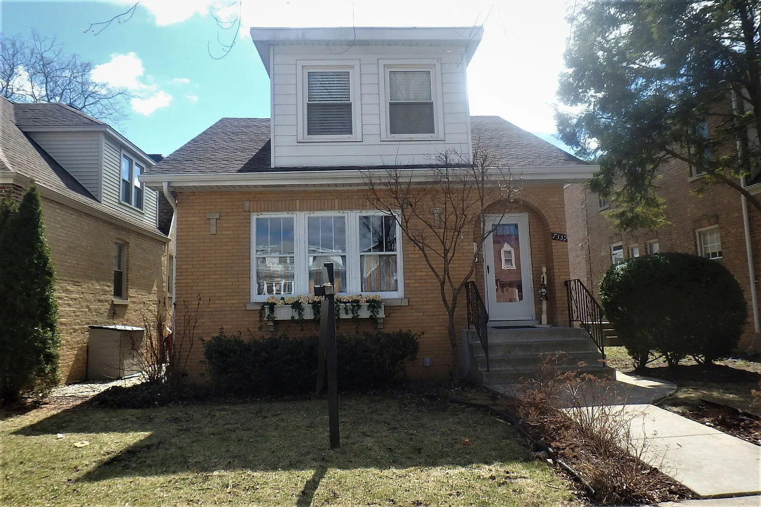 7339 W Greenleaf Ave photo 1