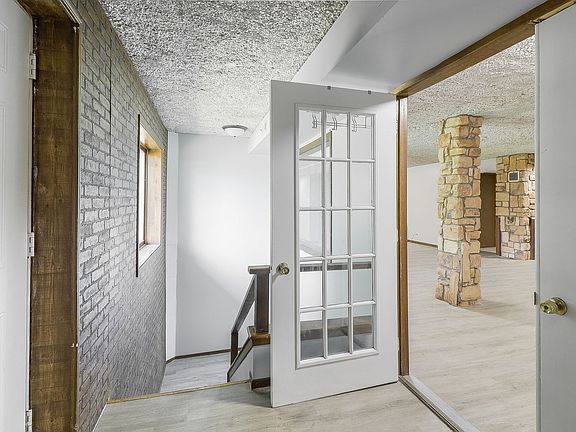 3rd image of 304 Thornes St