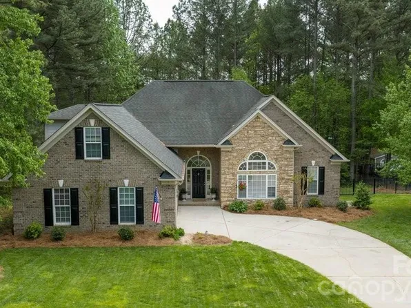 147 Honeysuckle Creek Loop, Mooresville, NC 28117
