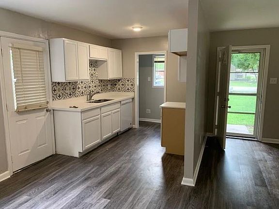 4th image of 2148 Pearland Ave