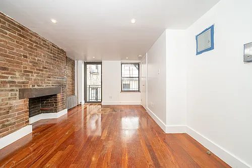 338 E 11th St #9 Photo 1