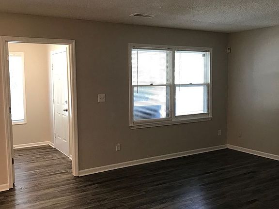 5th image of 3324 Flora Ave