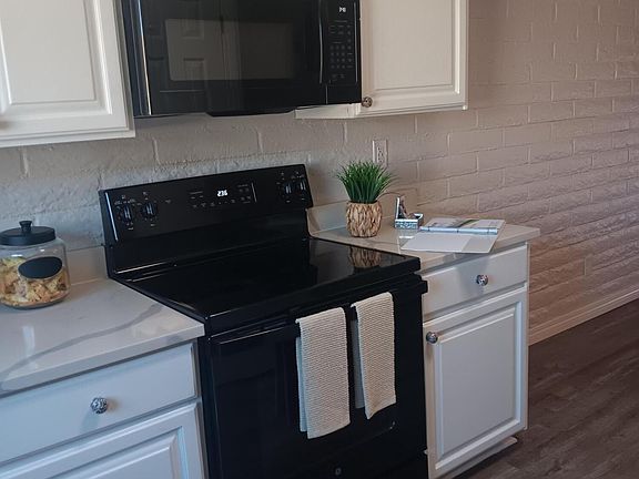 5th image of 1941 N Linden Cir