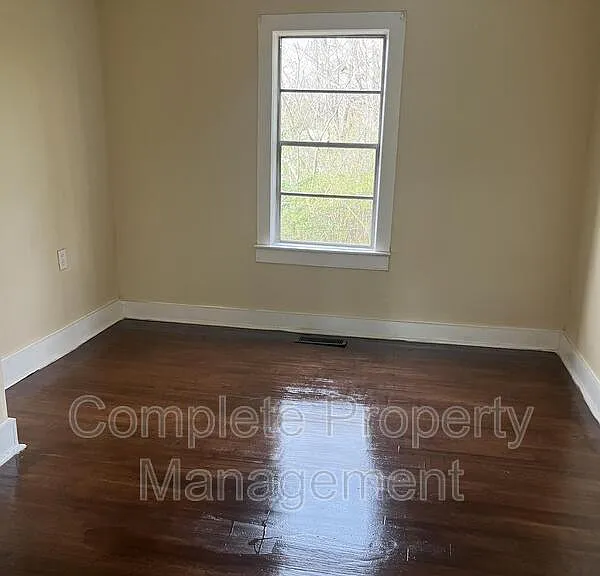 2324 Treadwell Rd — Photo 7