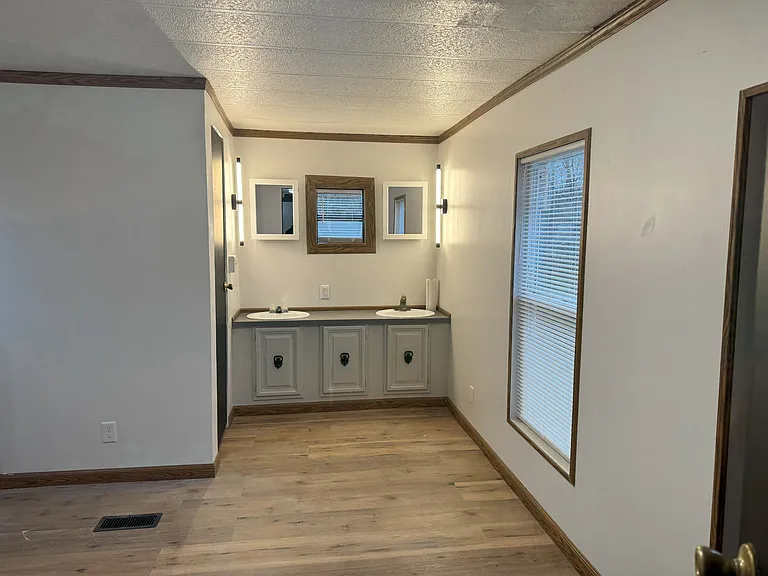 622 Flinn Ave — Photo 5