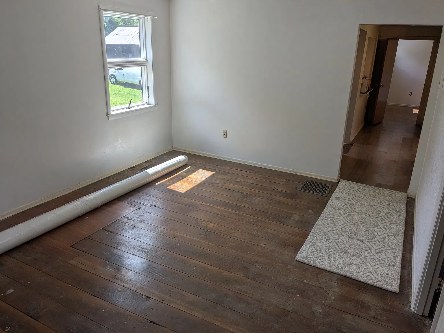 2 bed, 926 sqft, $1,300 — Photo 1
