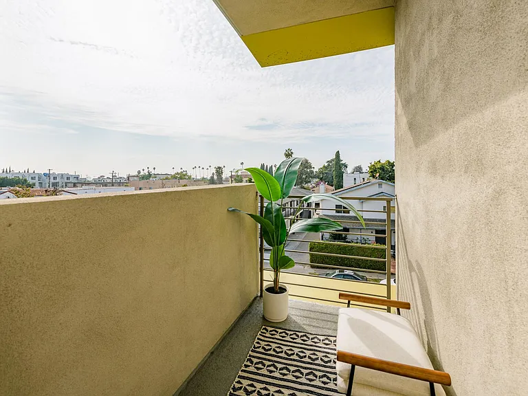 1238 Gordon St — Photo 15