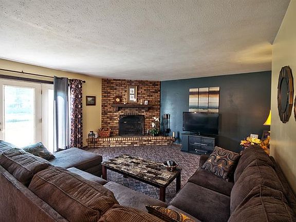 4th image of 59162 Peppermint Dr