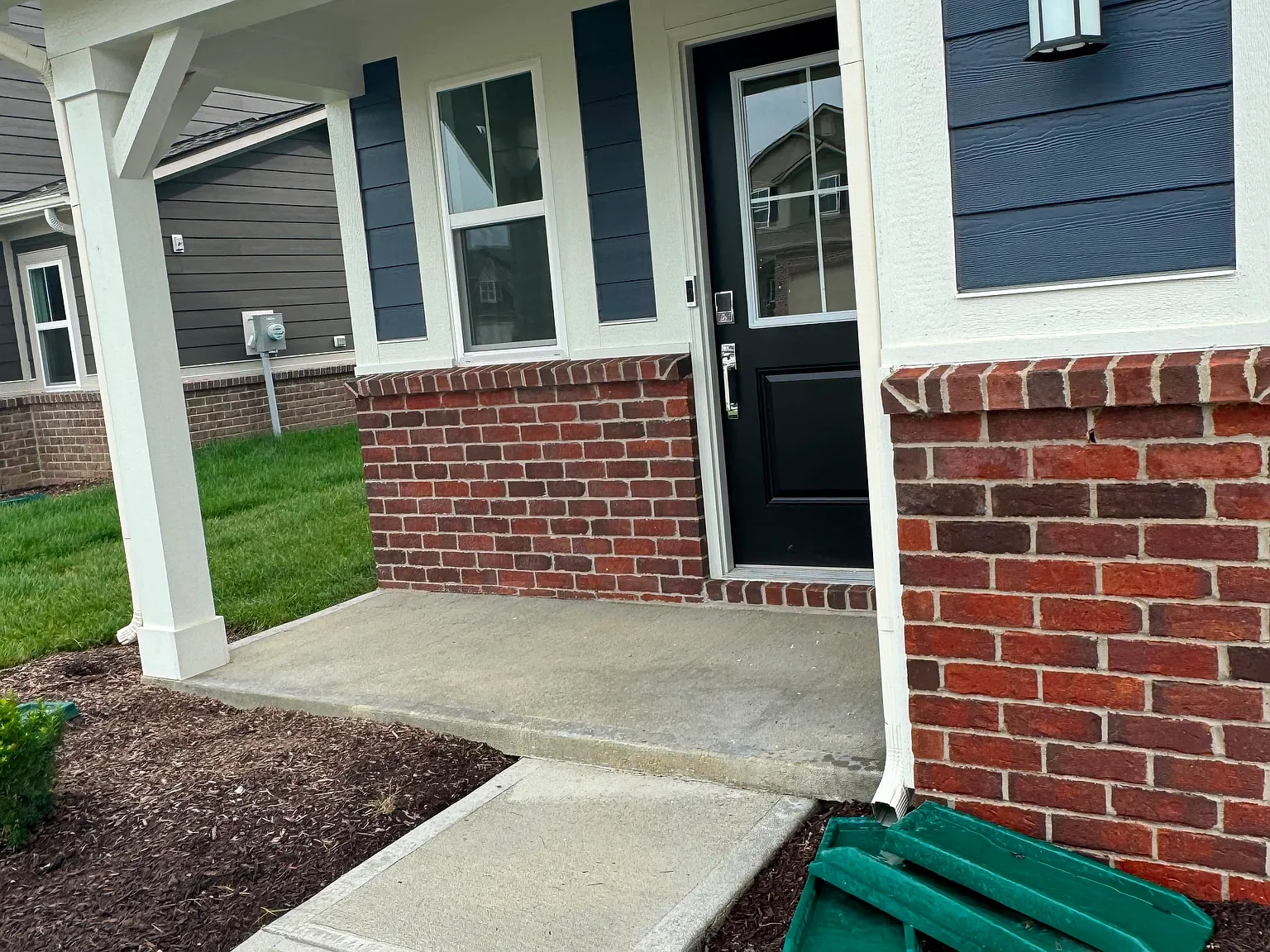 5 bed, 2460 sqft, $2,645 — Photo 3