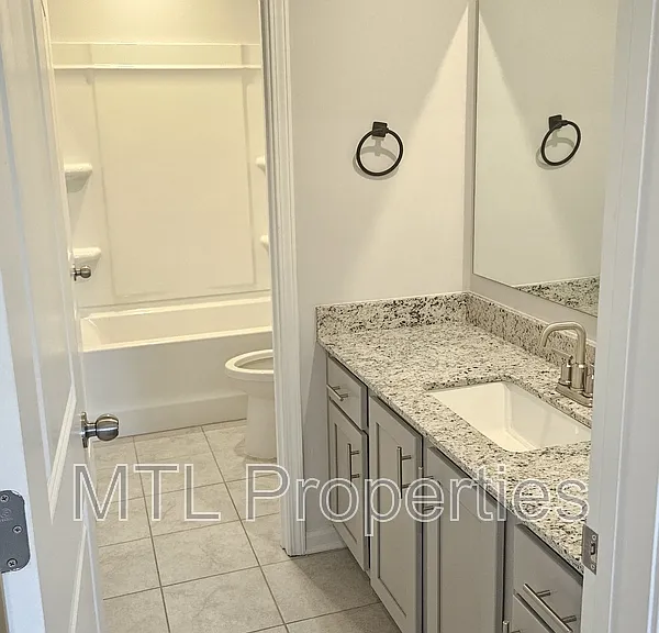 195 Bezelle Ave — Photo 17