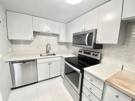 2nd image of 2016 Main St APT 720