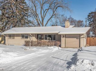1827 Draper Dr, Roseville, MN 55113