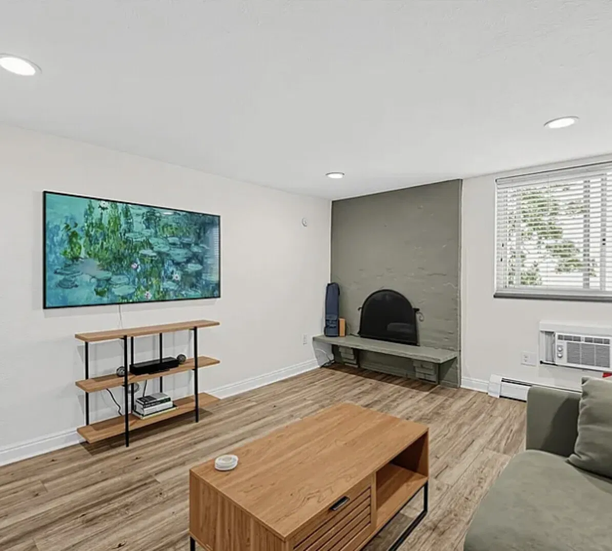 Pet Friendly Condo in Capital Hill With Off Street Parking — Photo 3