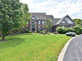 38W785 Lookout Ln, St Charles, IL 60175