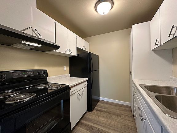 2nd image of 702 S Oakes St APT 2