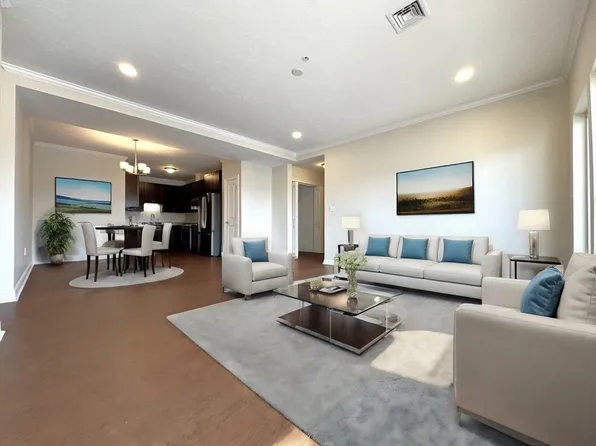 72 E Central St #202, Franklin, MA 02038