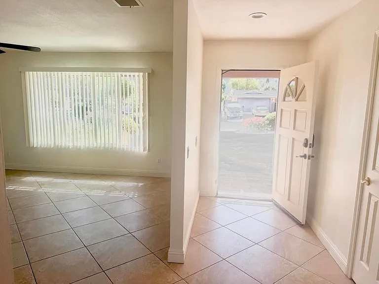43586 Virginia Ave — Photo 13