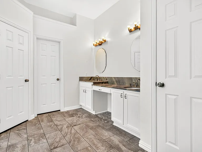 1711 Grand Canyon Way — Photo 18