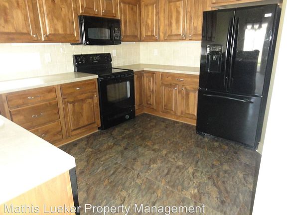 4th image of 716 Sagebrush Way