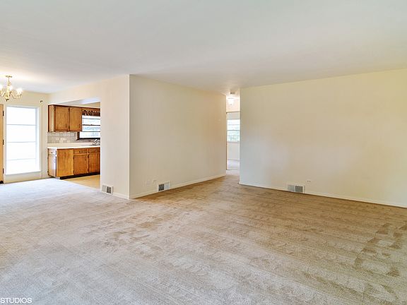 2nd image of 546 S Hillcrest Ave