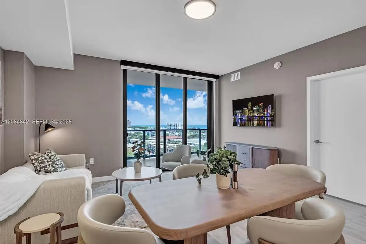 2 bed, 1.0 bath, $5,499 — Photo 3