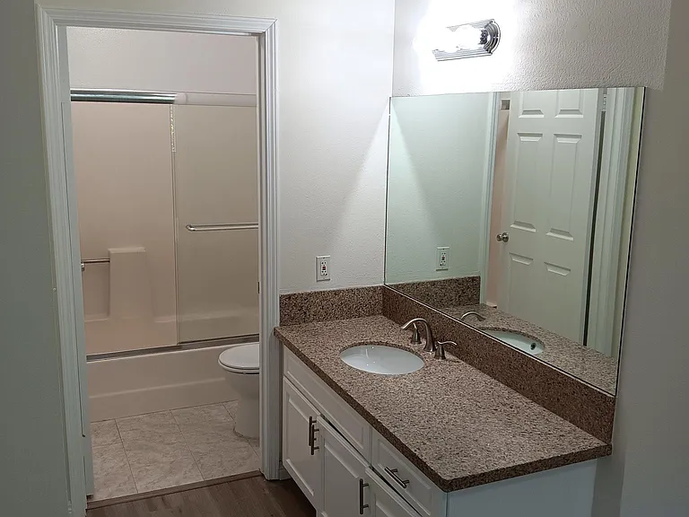 1939 Beloit Ave #203 — Photo 12
