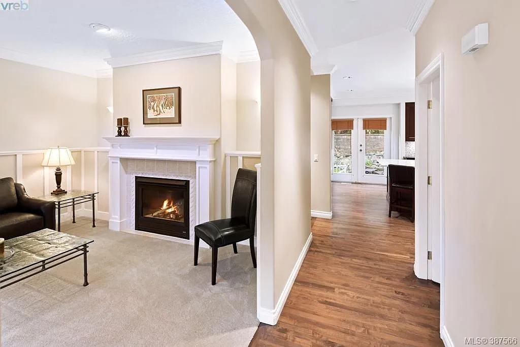 749 Wesley Ct — Photo 2