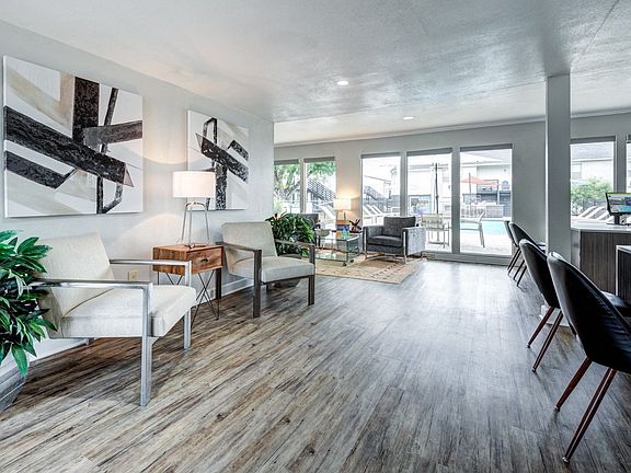 4th image of 502 Southwest Pkwy #707