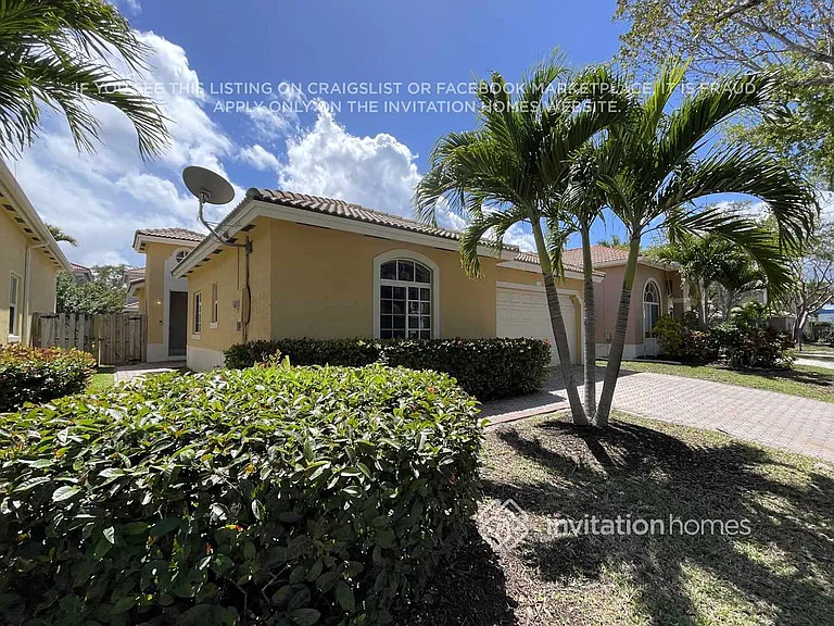 9118 SW 161st Ter — Photo 2