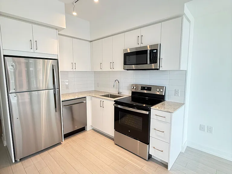 4010 Eglinton Ave W #912 — Photo 2