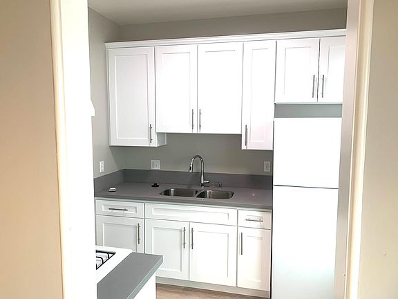 5th image of 215 W Lomita Ave #0