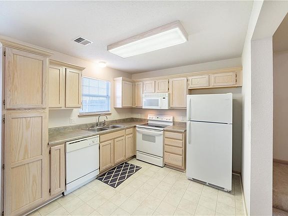 3rd image of 5843 NW Plantation Ln