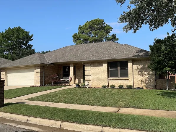 3717 Woodmont Ct, Bedford, TX 76021
