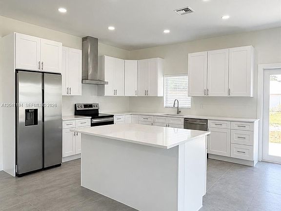 3rd image of 271 Briar Ln