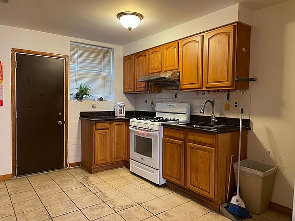 4th image of 2635 S Darien St