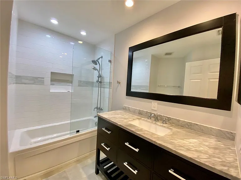 1096 Woodshire Ln #C212 — Photo 3