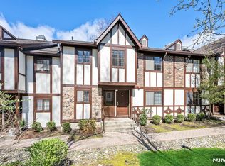 707 Thoreau Ct, Mahwah, NJ 07430
