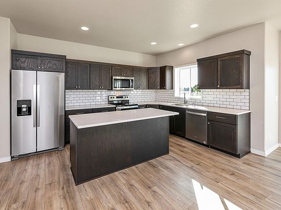4th image of 3051 39th Ave S