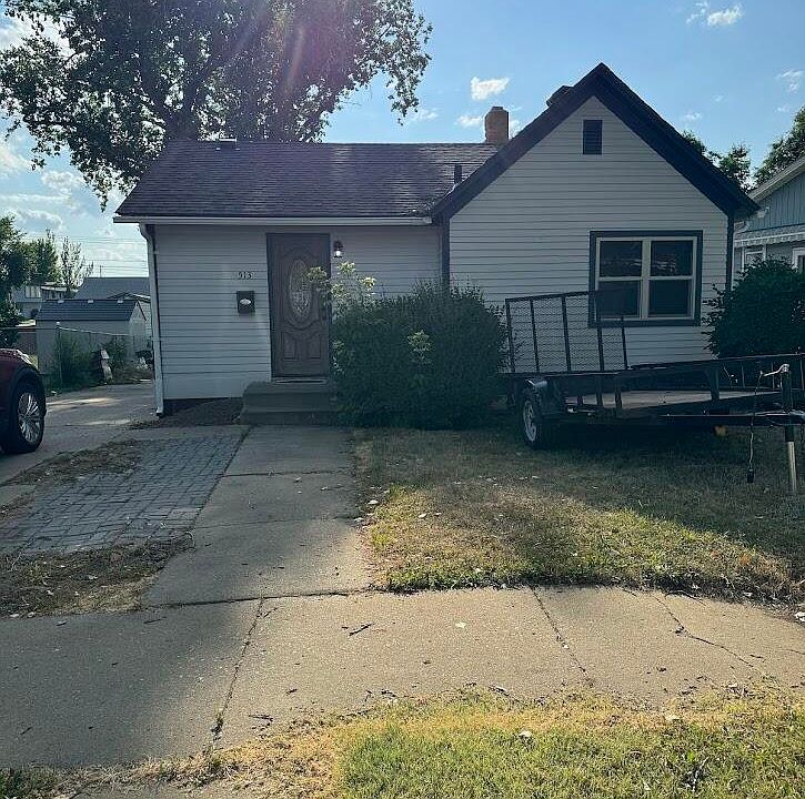 1st image of 513 6th Ave W