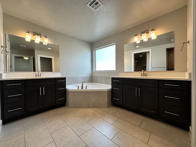 Three Bedroom Red Mountain Vista Town Home — Photo 20