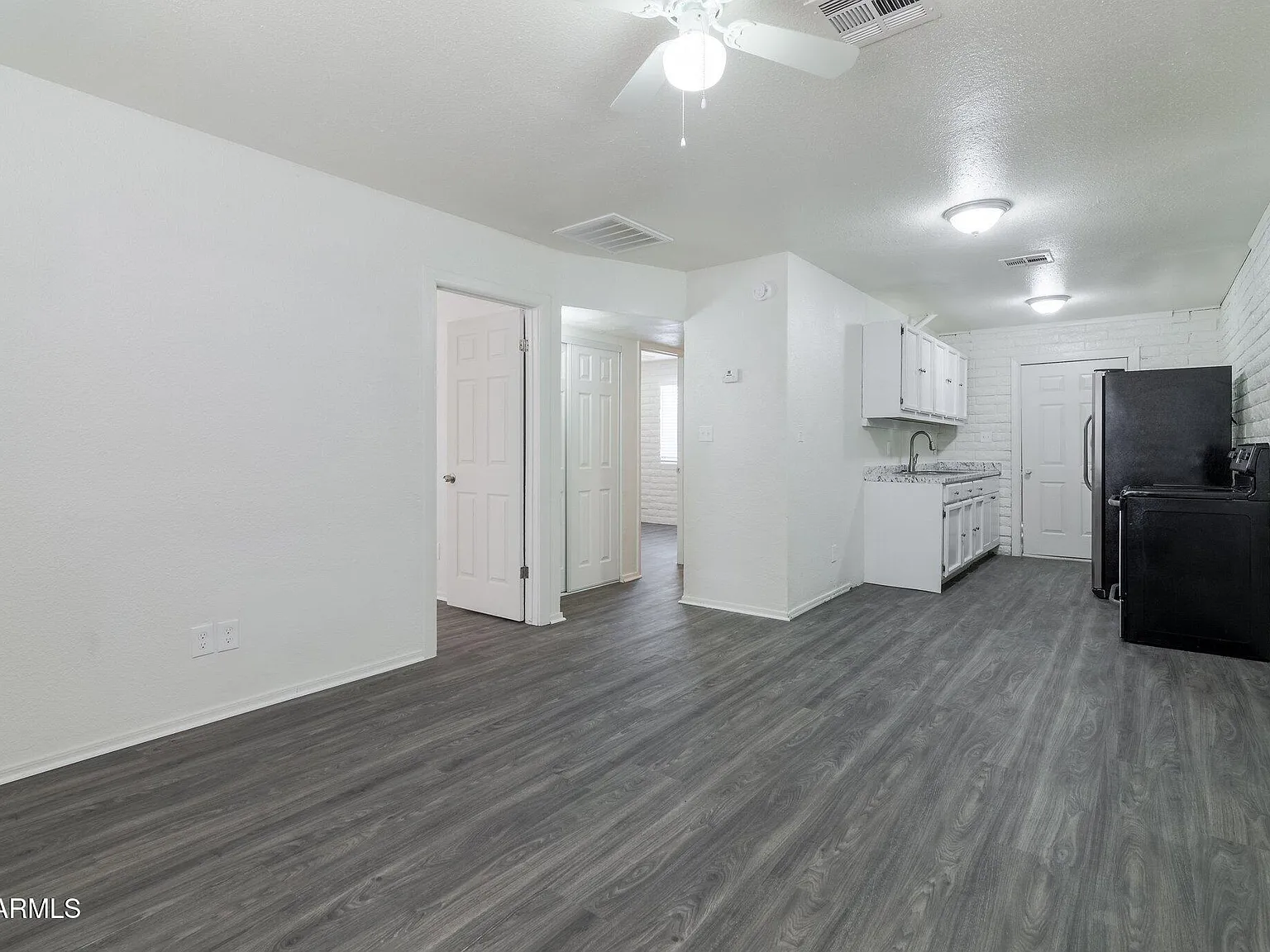 2 bed, 1.0 bath, 730 sqft, $950 — Photo 2