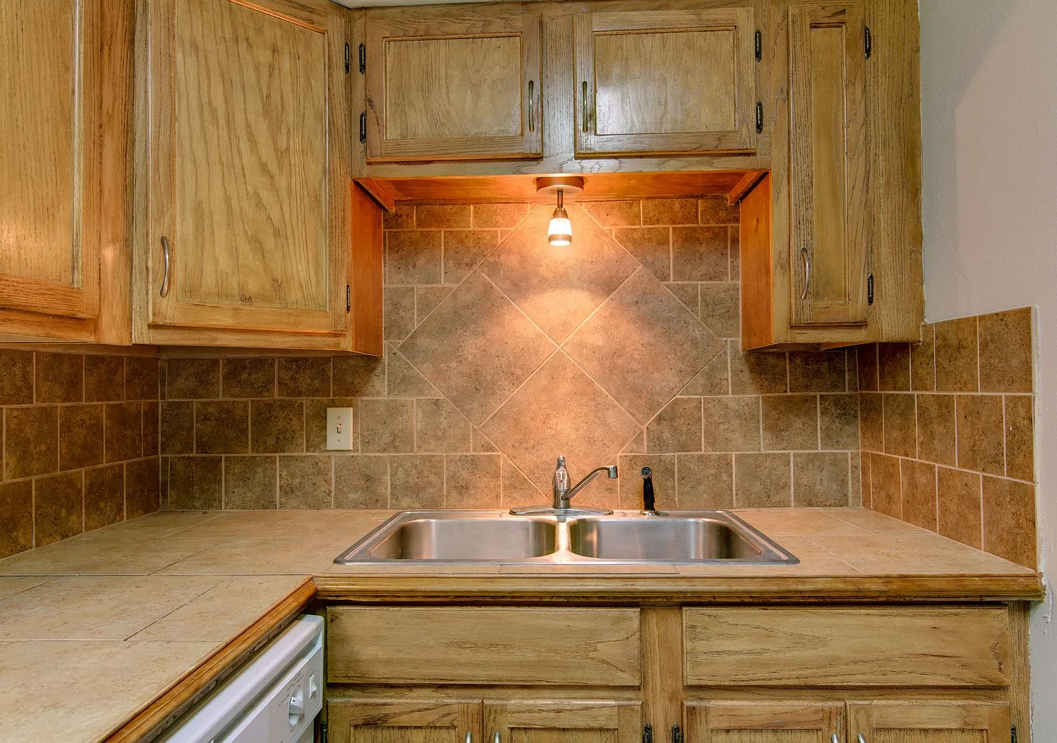 Upstairs Apartment for Lease! — Photo 1