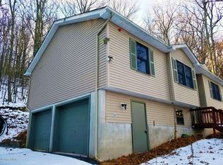 1375 Saint Andrews Dr, Bushkill, PA 18324