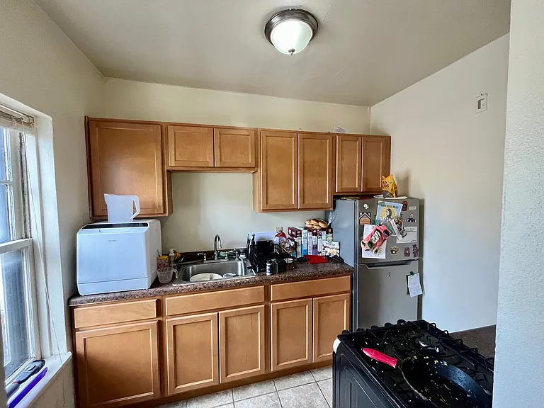 4480 N Oakland Ave — Photo 31